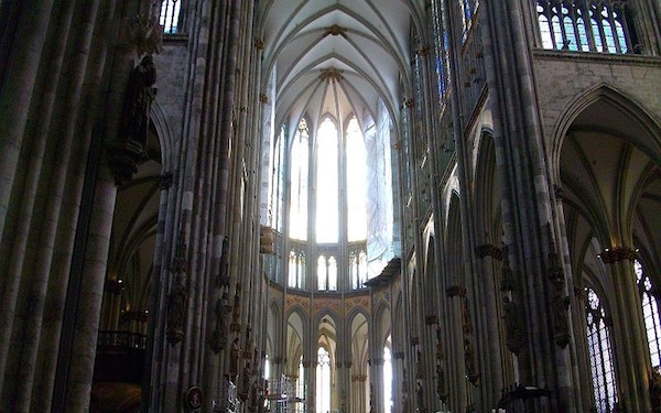 l'interno del duomo di colonia