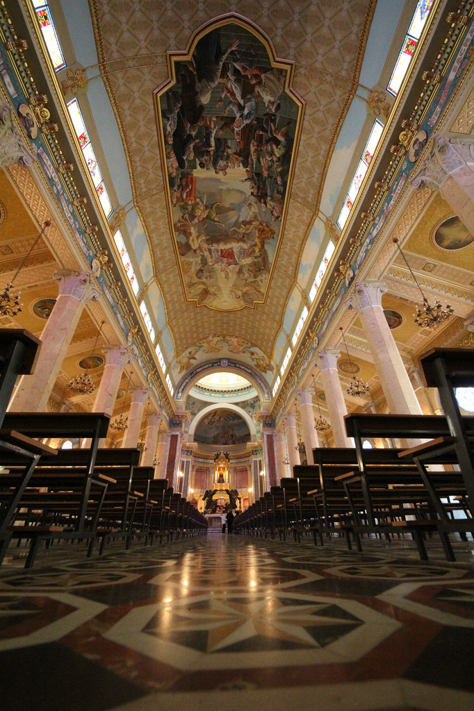 Interno Santuario della Madonna Nera di Tindari