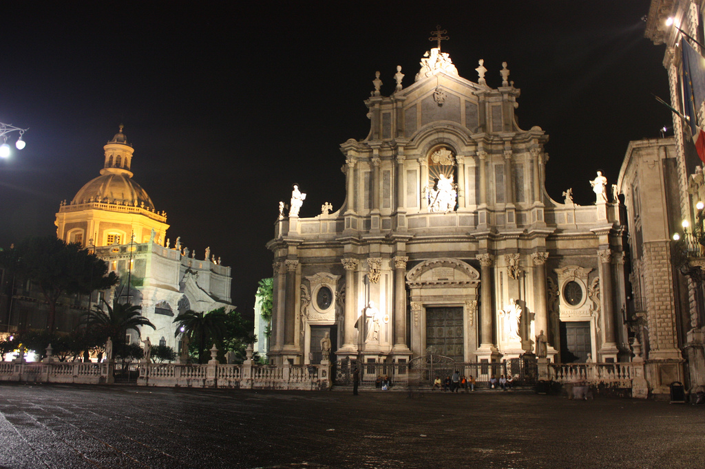 Cattedrale di Sant'Agata a Catania di notte